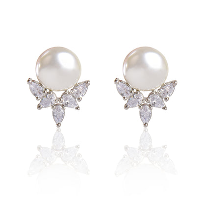 Pearl flower stud earrings