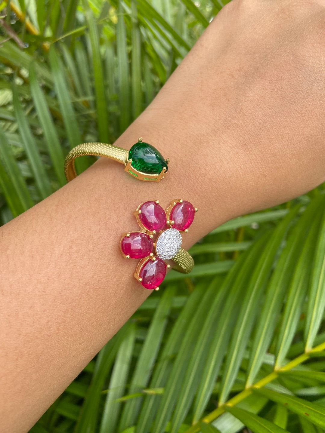 Red flower and green zirconia bracelet