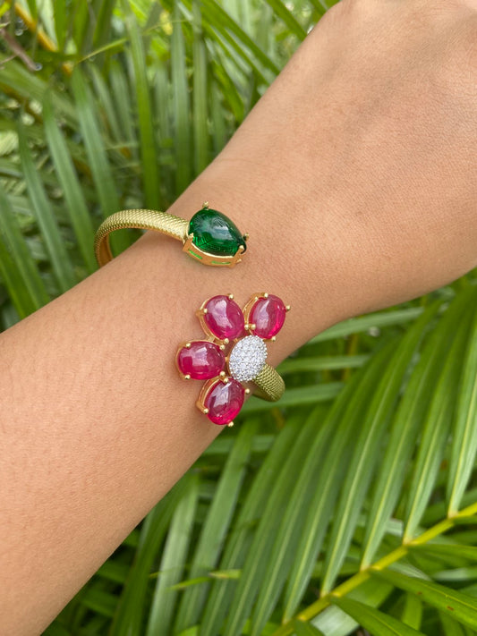 Red flower and green zirconia bracelet