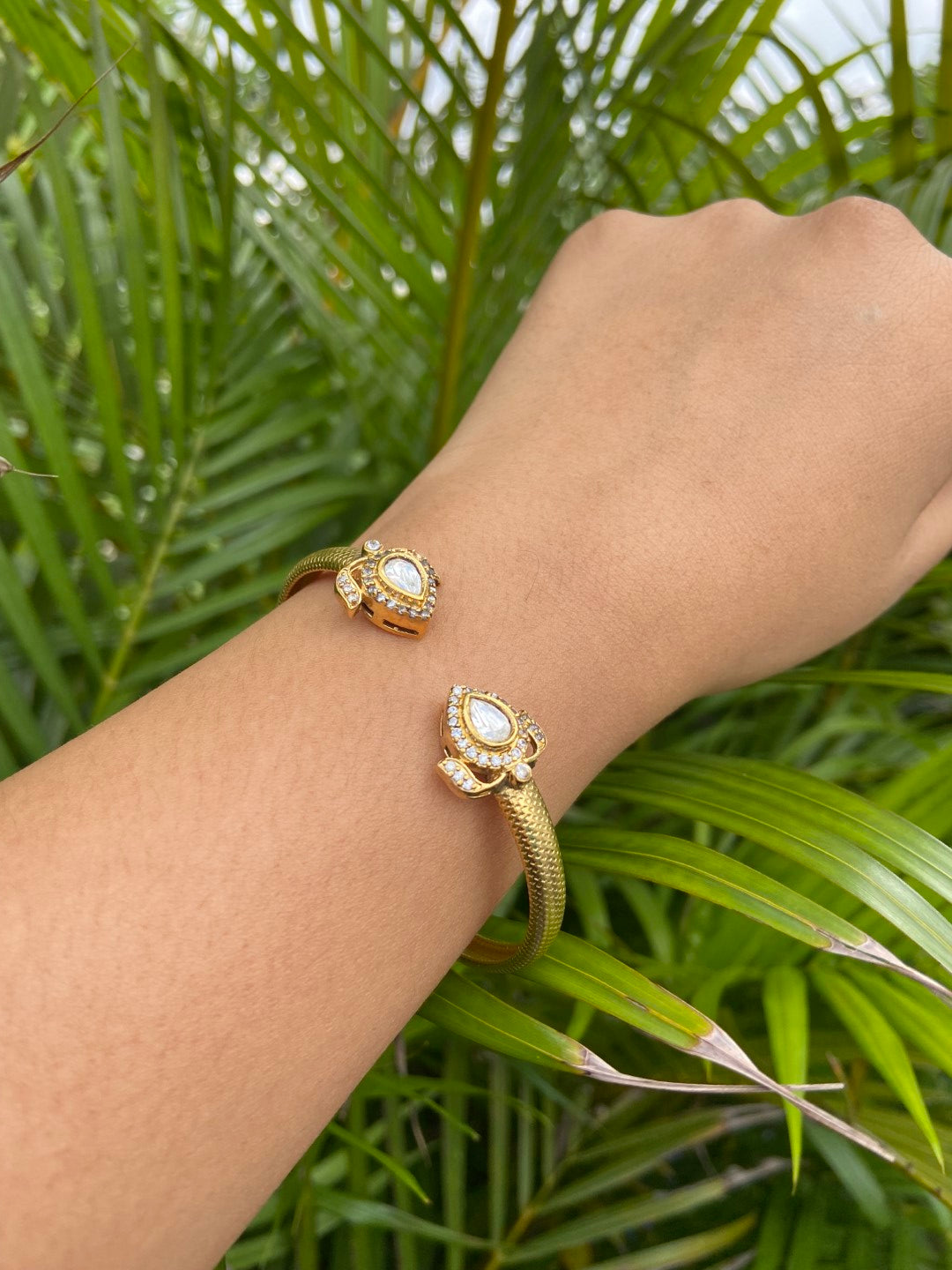 Kundan flower and zirconia bracelet