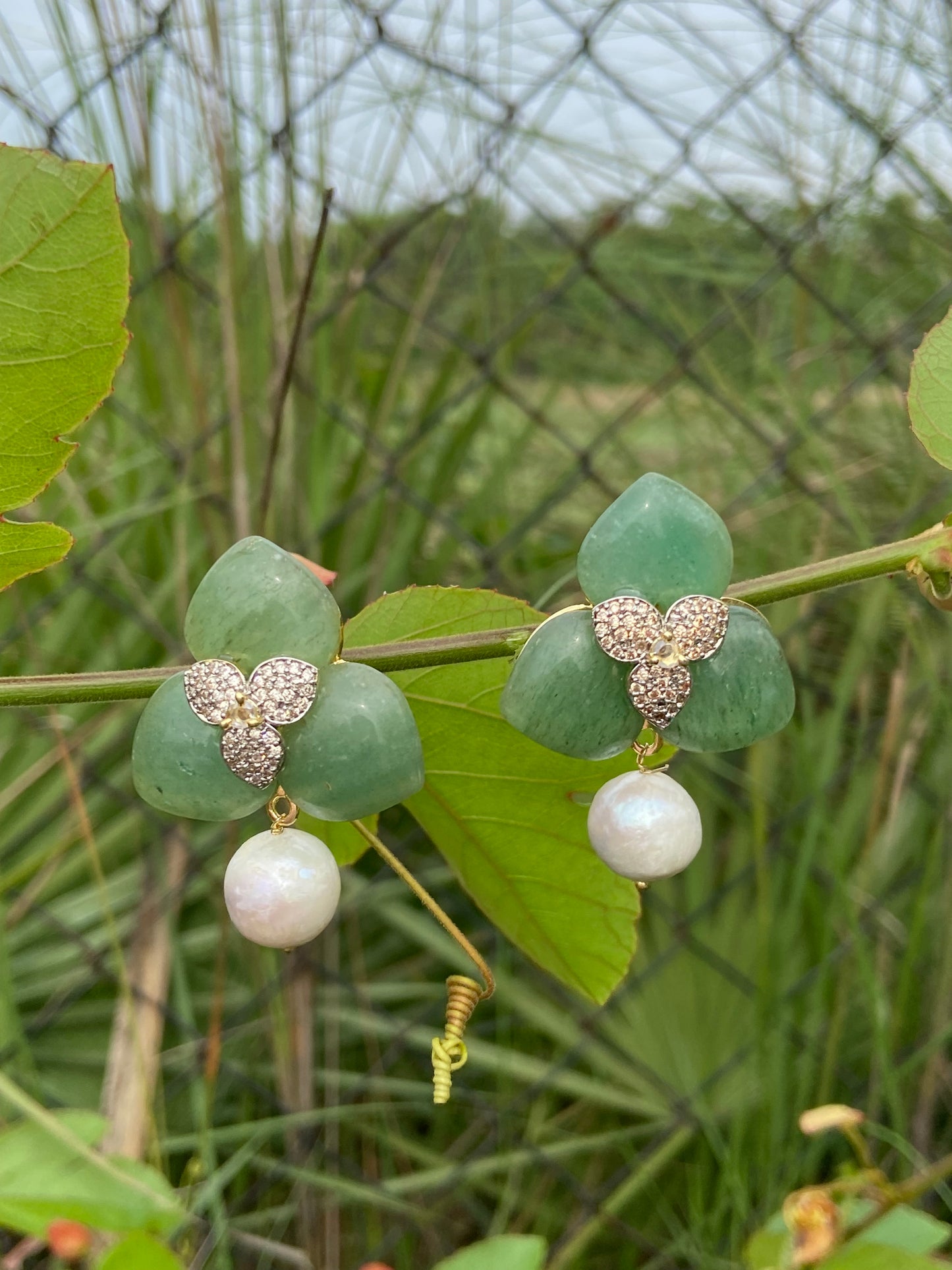 Heart shaped light green aventurine with baroque pearl drop earring