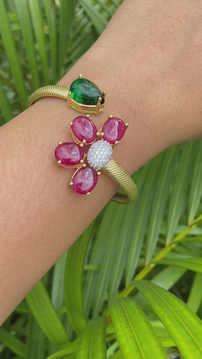 Red flower and green zirconia bracelet