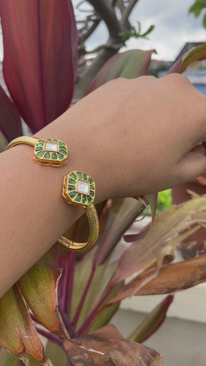 Green kundan bracelet