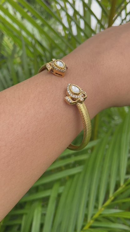 Kundan flower and zirconia bracelet